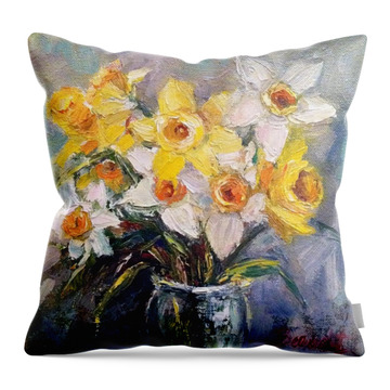 Daffodils Throw Pillows