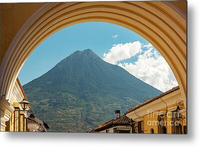 Volcan De Agua Metal Prints