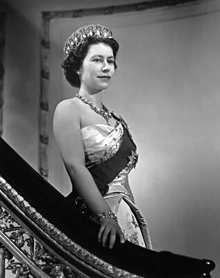 A4 GLOSSY PHOTO POSTER HM QUEEN ELIZABETH II 1952 PRINT ROYAL FAMILY QUEEN print 