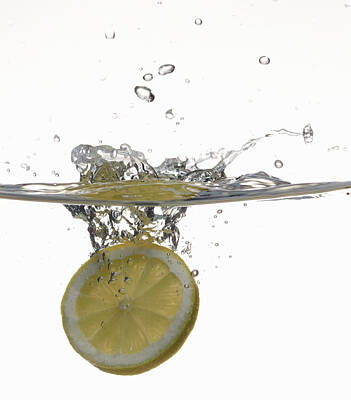 https://render.fineartamerica.com/images/rendered/search/poster/7/8/break/images/artworkimages/medium/2/lemon-slice-in-fresh-water-buena-vista-images.jpg