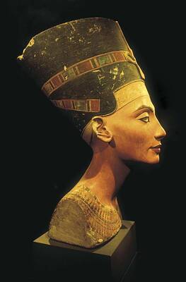940387 Media Storehouse 10x8 Print of Queen Nefertiti of Egypt of bust by Thutmis 1360 BC portrait