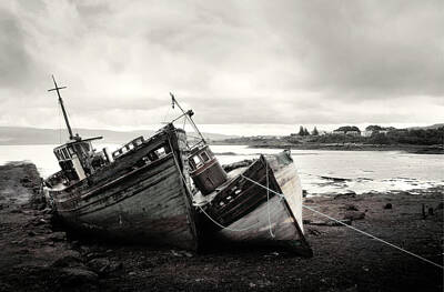  Photograph - Shipwreck by Warren Home Decor
