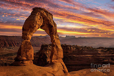 Sunset Arch In Canyonlands National Park In Utah Photos