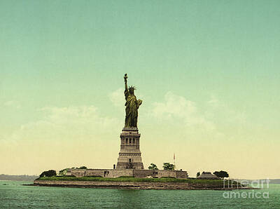 Airplane Plane View Postcard New York City Manhattan & Harbor Statue of Liberty 