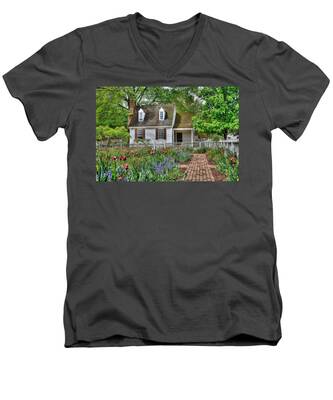 Colonial Williamsburg V-Neck T-Shirts