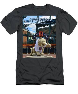 Detroit Tigers Dog Tee Shirt - Medium