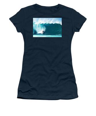 Surfing Contest Women's T-Shirts