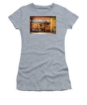Window Dresser Women's T-Shirts