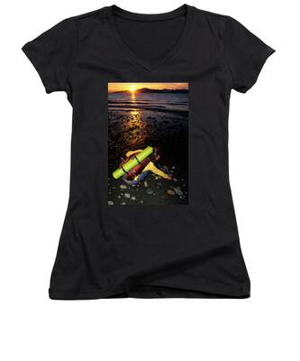 Kitsilano Beach Women's V-Neck T-Shirts