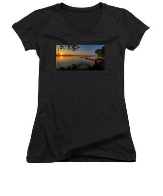 Sunrise Over Water Women's V-Neck T-Shirts