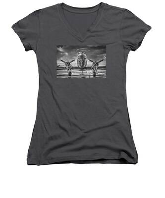 East Texas Regional Airport Women's V-Neck T-Shirts
