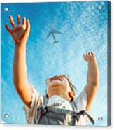 Happy Little Asian Girl With Flower-shaped Sunglasses Smiling Joyfully And Raised Her Hands Waving To The Aeroplane In The Clear Blue Sky Acrylic Print