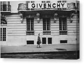 Isabel O'donnell In Front Of Givenchy Canvas Print