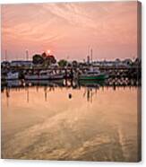 Hazy Sunrise Over The Commercial Pier Portsmouth Nh Canvas Print