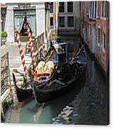 Gondola In Venice-2 Canvas Print