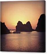 Halong Bay Sunset.. #halongbay #vietnam Canvas Print