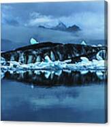 Icebergs In Jokulsarlon Canvas Print