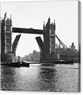 London: Tower Bridge Canvas Print