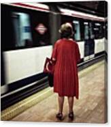 Metro Woman

#woman #people Canvas Print