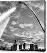 Saint Louis Skyline Morning Under The Arch - Black And White Canvas Print