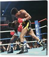 Boxer Sugar Ray Leonard In Action Canvas Print