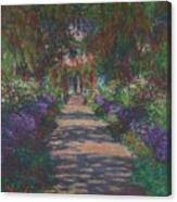 Eine Allee In Monets Garten In Giverny Canvas Print