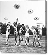 England, Frisbee Trend In 1966 Canvas Print