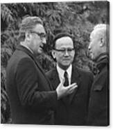 Henry Kissinger Talking With Le Duc Tho Canvas Print