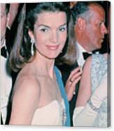 Jacqueline Kennedy In Crowd Canvas Print