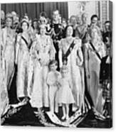 Queen Elizabeth Poses With Royal Family Canvas Print