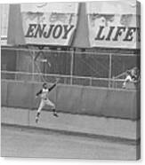 Roberto Clemente Catching Ball Canvas Print