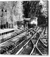 Northbound Metro-north Hudson Line Train Approaching Spuyten Duyvil Canvas Print