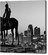 The Scout And The Kansas City Skyline At Dawn - Black And White Canvas Print