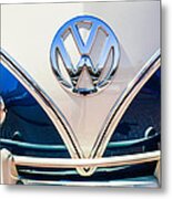 1966 Volkswagen Vw 21-window Deluxe Micro Bus Emblem -0530c Metal Print