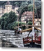 Boats Sailing The Dordogne River In La Roque Gageac Metal Print