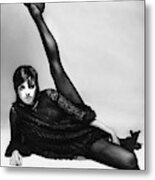 Liza Minnelli With Her Leg Raised Metal Print