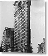 Flatiron Building Bw50 Metal Print