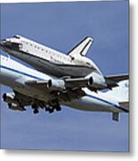 Space Shuttle Endeavour Lands At Lax September 21 2012 Metal Print