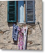 Hanging Clothes Of Tuscany Metal Print