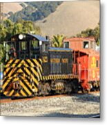 Historic Niles Trains In California . Old Southern Pacific Locomotive And Sante Fe Caboose . 7d10821 Metal Print