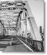 John Seigenthaler Pedestrian Bridge And Nashville Skyline - Black And White Metal Print