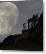 Moon At Roosevelt Beach Wa Metal Print