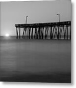 Nags Head Fishing Pier Sunrise Panorama Bw Metal Print