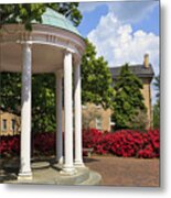Old Well At Chapel Hill In Spring Metal Print