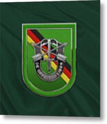U. S.  Army 10th Special Forces Group Europe - 10 S F G  Beret Flash Over Green Beret Felt Metal Print