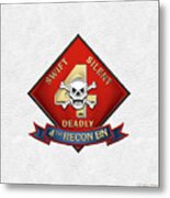 U S M C  4th Reconnaissance Battalion -  4th Recon Bn Insignia Over White Leather Metal Print