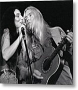 Cher & Gregg Allman Sing Onstage Metal Print