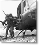 Helicopter Drops Off Soldiers Metal Print