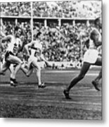 Jesse Owens Running The 200-meter Race Metal Print