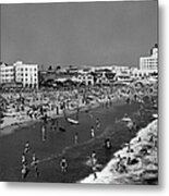 Swimmers At A Crowded Beach In Santa Metal Print
